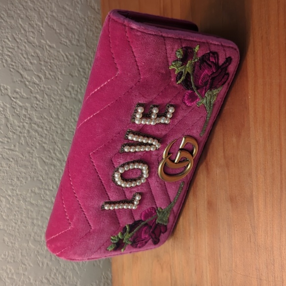 Authentic Gucci Marmont Love velvet clutch - Picture 2 of 10